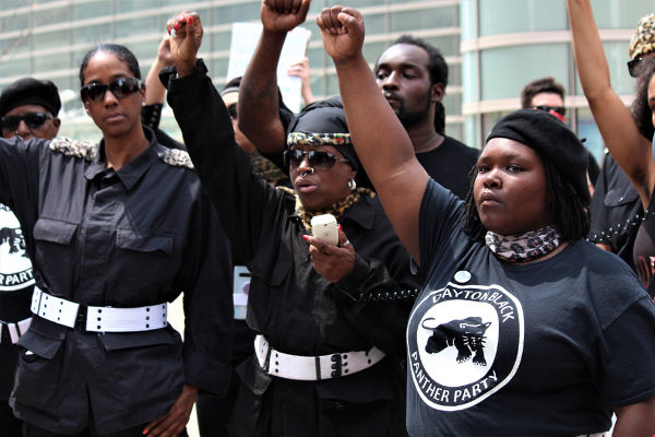 Os Panteras Negras atuaram, entre 1966 e 1982, defendendo a autodeterminaÃ§Ã£o dos negros norte-americanos. [1]