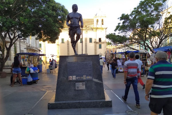 Zumbi foi um dos lÃ­deres do Quilombo dos Palmares e acabou sendo morto por bandeirantes portugueses em 20 de novembro de 1695.[1]