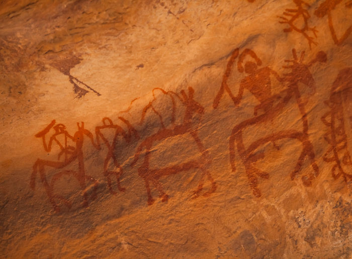 As pinturas rupestres foram um registro artÃ­stico que se iniciou no PaleolÃ­tico, hÃ¡ cerca de 40 mil anos.