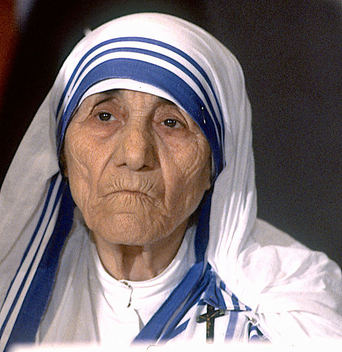 Madre Teresa de Calcutá foi uma freira indiana que ficou conhecida por seu trabalho humanitário na Índia e em outras partes do planeta.[1]