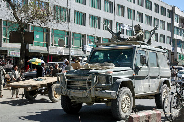 ForÃ§a de seguranÃ§a da ONU realizando a vigilÃ¢ncia de Cabul durante a ocupaÃ§Ã£o do AfeganistÃ£o.[2]