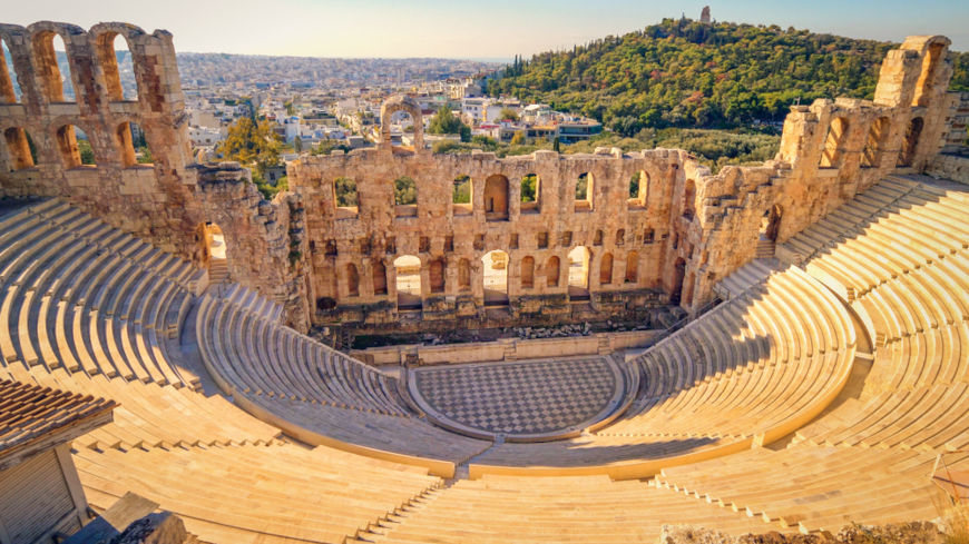 Vista de cima de ruÃ­nas de teatro grego