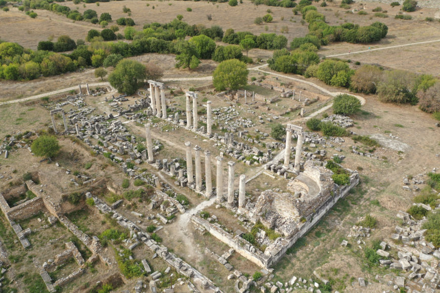 Vista aÃ©rea das ruÃ­nas do templo de Afrodite em AfrodÃ­sia