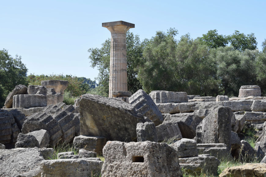RuÃ­nas do Templo de Zeus que ficava em OlÃ­mpia, cidade que sediava os Jogos OlÃ­mpicos.[1]