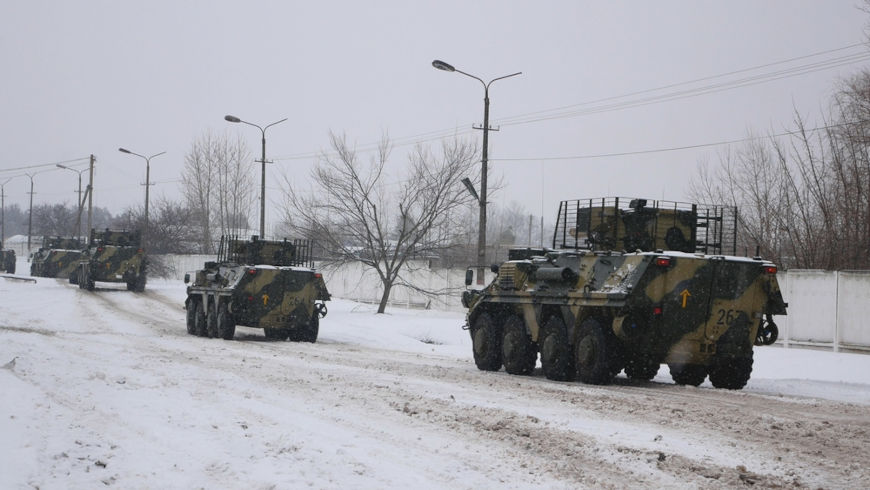  Tanques ucranianos em treinamento durante o aumento da tensÃ£o entre UcrÃ¢nia e RÃºssia no inÃ­cio de 2022. [2]