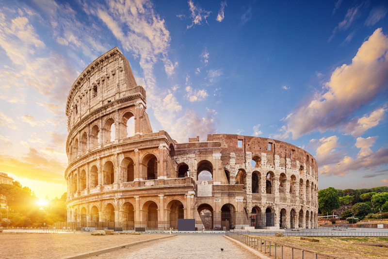 Vista do Coliseu em Roma, na ItÃ¡lia.