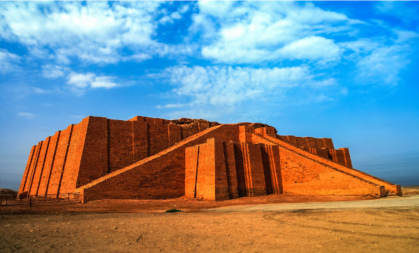 Zigurate, um templo sumÃ©rio, onde hoje Ã© o Iraque.