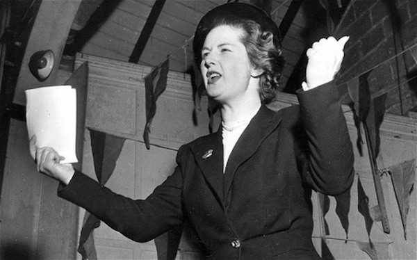 Foto oficial de Margaret Thatcher como primeira-ministra.