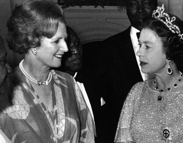 Margaret Thatcher e a rainha da Inglaterra Elisabeth II.[2]