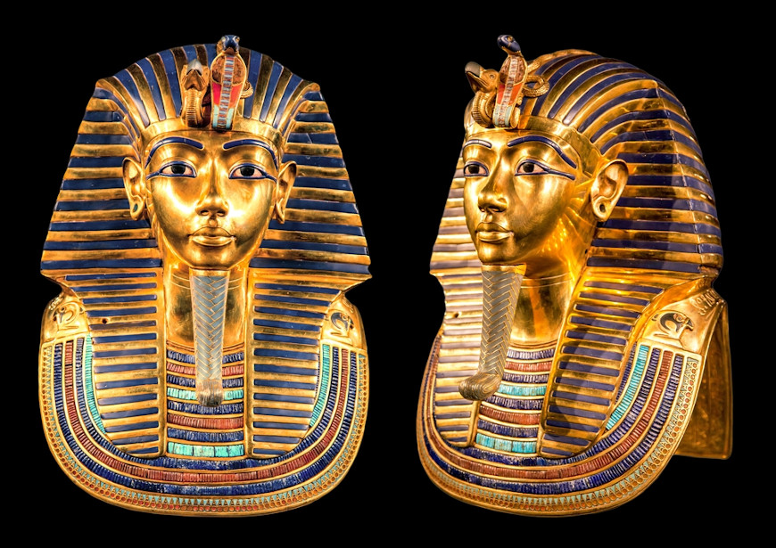 MÃ¡scara mortuÃ¡ria de TutancÃ¢mon, um exemplo de embelezamento das mÃºmias no processo de mumificaÃ§Ã£o no Egito Antigo.