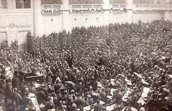 Assembleia do Soviete de Petrogrado em 1917, no contexto da Revolução Russa.