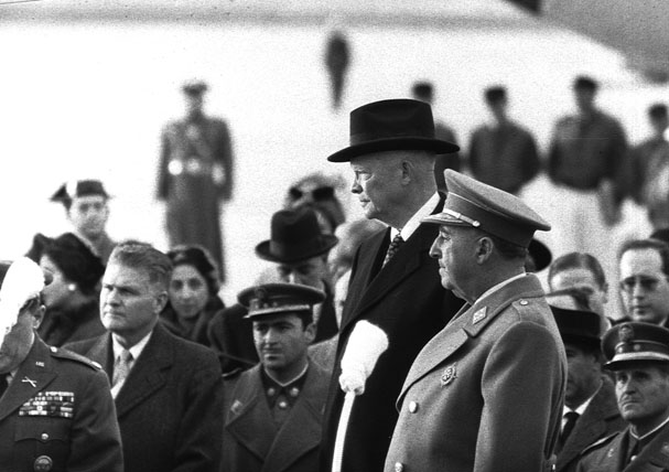 Fotografia de Francisco Franco, lÃ­der do franquismo, ao lado do presidente dos EUA, Dwight D. Eisenhower, em Madri, em 1959.