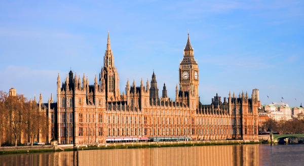 Palácio de Westminster, em Londres, um dos símbolos do parlamentarismo inglês.
