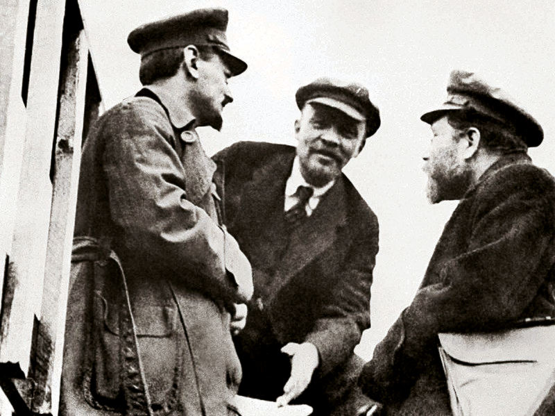Trotski, Lenin e Kamenev, mentores da RevoluÃ§Ã£o Russa de 1917.