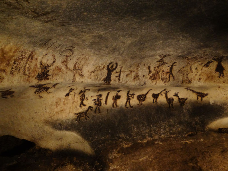 No PerÃ­odo NeolÃ­tico, a arte representava o cotidiano coletivo. Na imagem, arte rupestre na caverna de Magura, na BulgÃ¡ria.