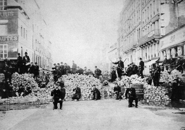 Barricada realizada durante a Comuna de Paris.
