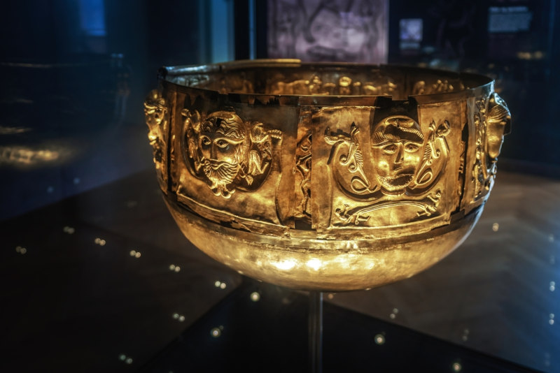 CaldeirÃ£o de Gundestrup, um vaso ricamente decorado que foi produzido na Idade dos Metais.[3]