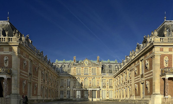 Fotografia do Palácio de Versalhes, o símbolo do absolutismo francês.