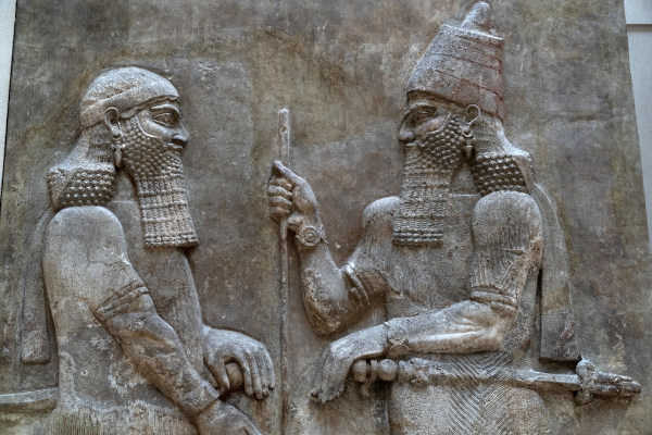 Painel em pedra assírio