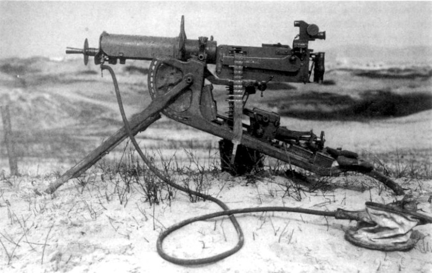 Metralhadora alemÃ£ da Ã©poca da Primeira Guerra. Artilharia pesada foi desenvolvida durante a Paz Armada. 