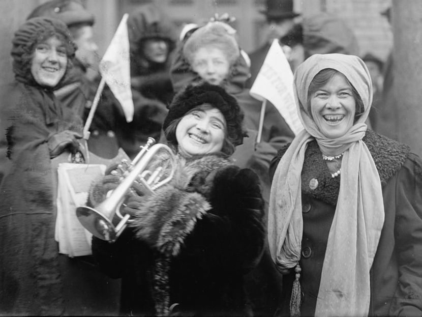 Mulheres sufragistas em uma manifestação em fevereiro de 1913.