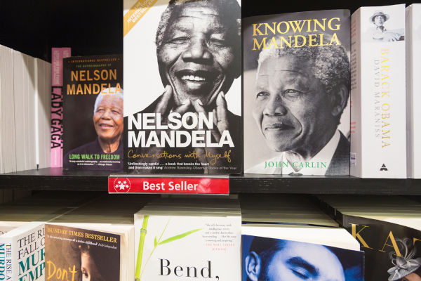 Livros de biografias de Nelson Mandela.