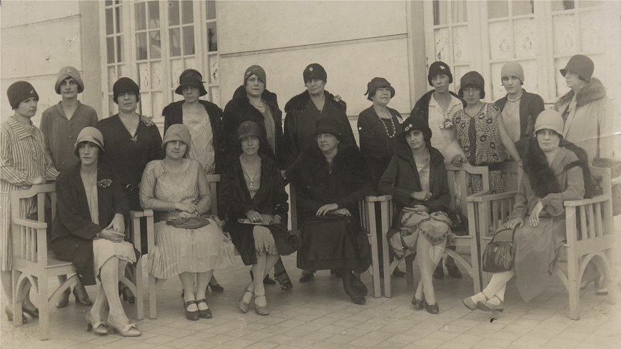 Mulheres da FederaÃ§Ã£o Brasileira pelo Progresso Feminino em fotografia de 1930.