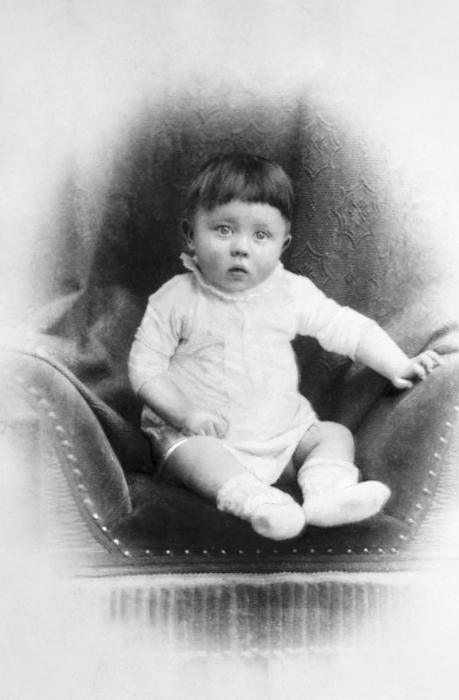 Adolf Hitler bebê.