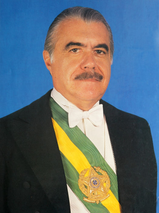 Sarney, primeiro presidente da Nova República Brasileira.