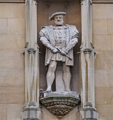 Estátua de Henrique VIII localizada em Cambridge, na Inglaterra