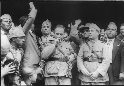 Getúlio Vargas, no centro da imagem, no momento da vitória da Revolução de 1930