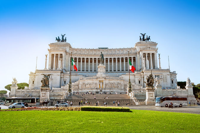 Monumento Nacional em homenagem a Vitor Emanuel II, construído na cidade de Roma, Itália
