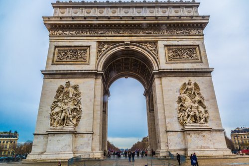 O Arco do Triunfo é um dos principais monumentos construídos em Paris por Napoleão Bonaparte*